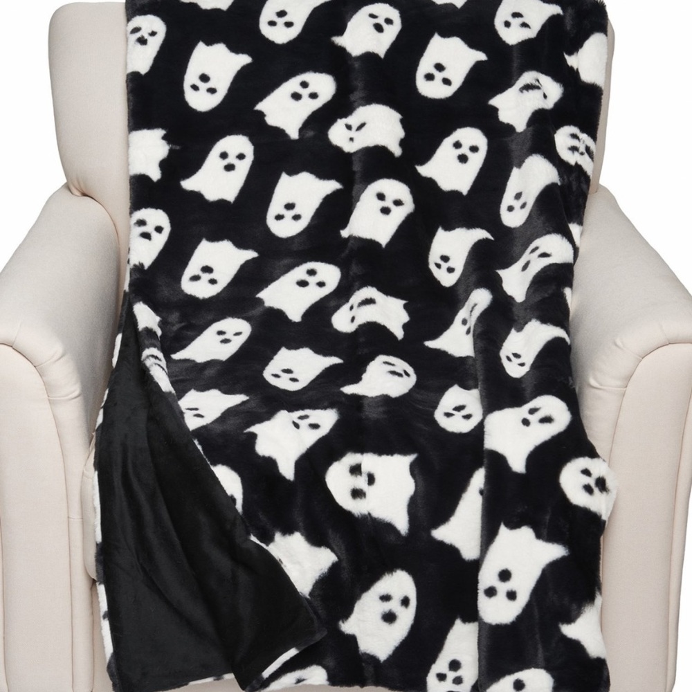 NEW Storehouse Halloween GHOSTS Black & White Soft Plush Faux Fur Throw Blanket
